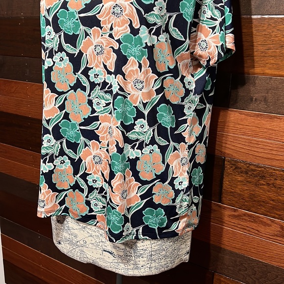 Jaclyn Smith Stretchy Scoop Neck Short Sleeve Metallic Floral Blouse Size XL - Picture 2 of 11